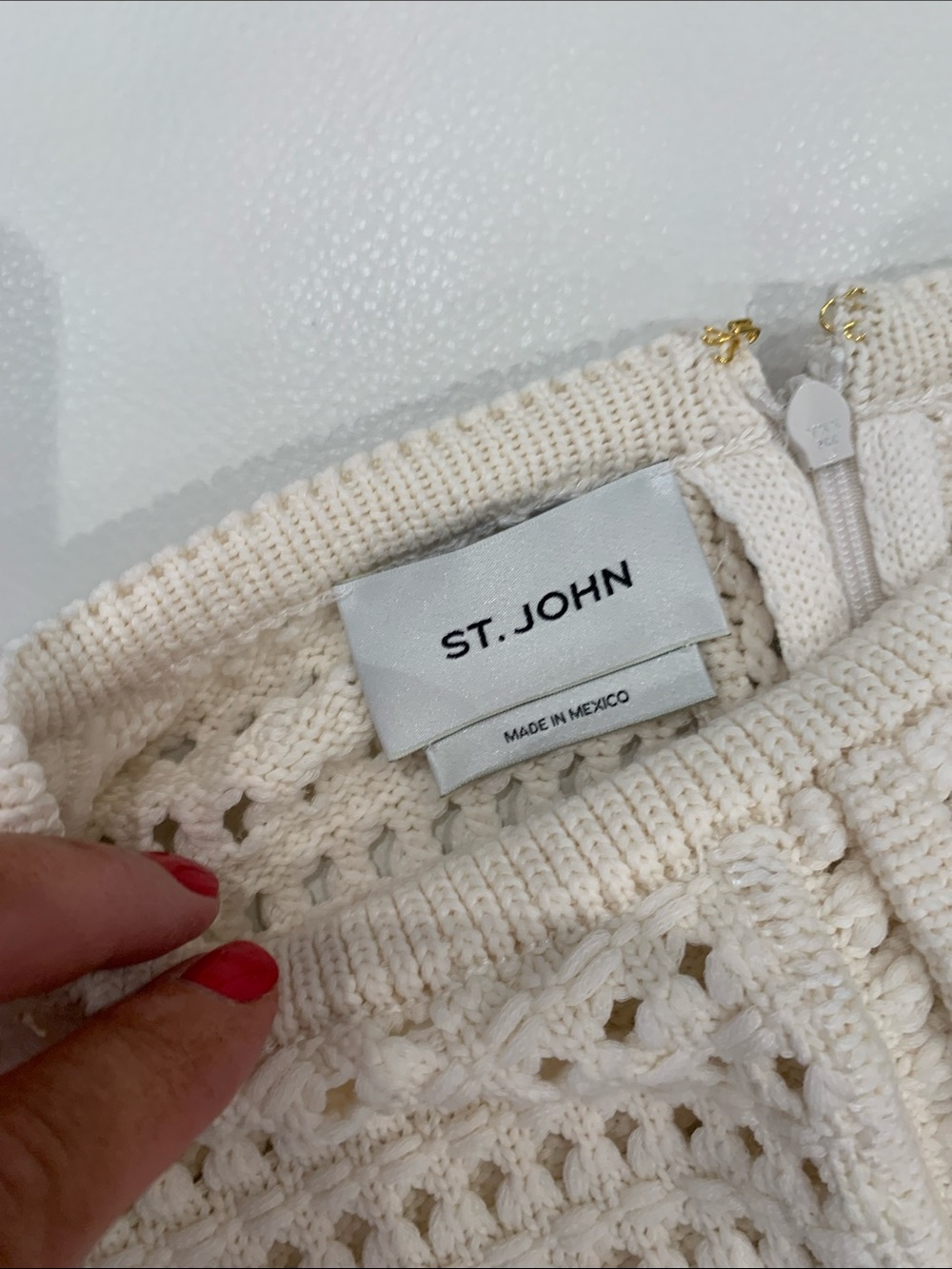 St. John Cream Openwork Crochet Set w slip. Size 8. Worn once - Picture 10 of 11